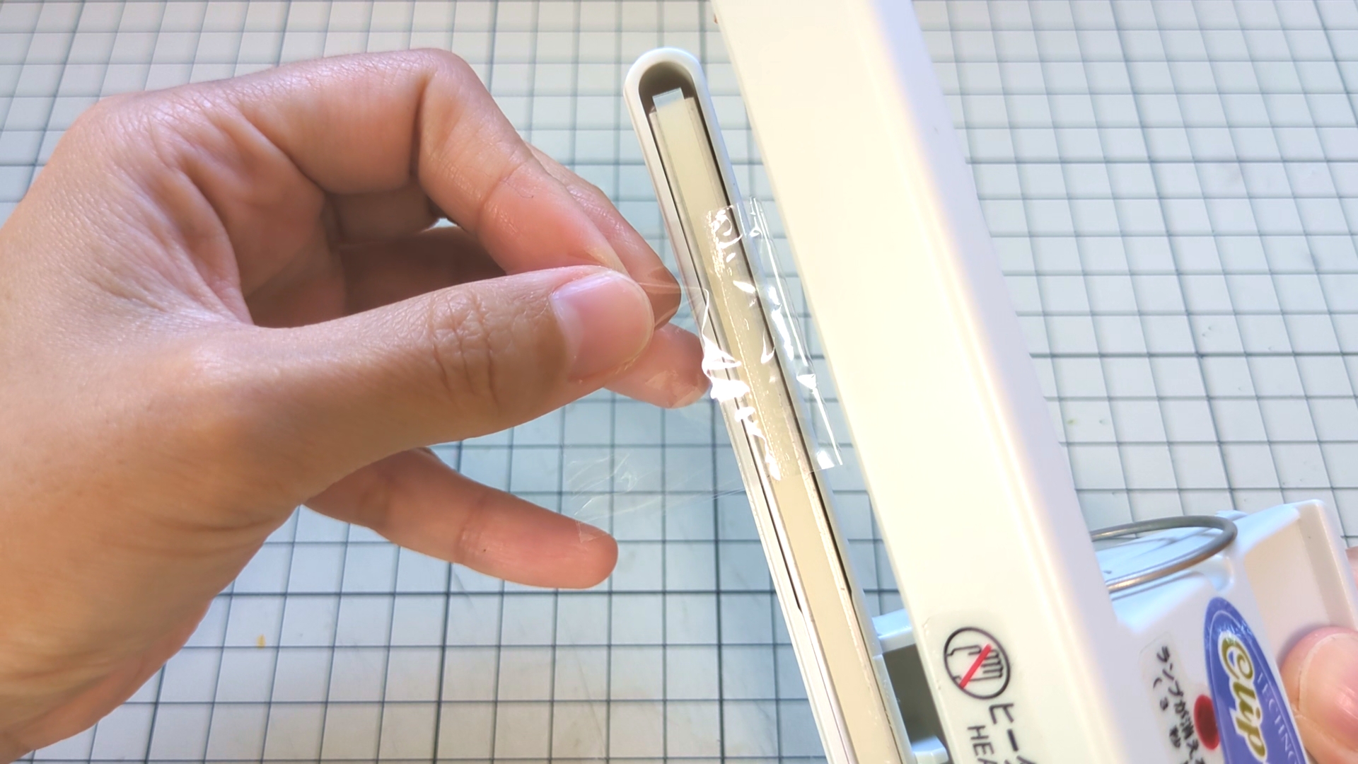 step4_03フィルムに梱包する