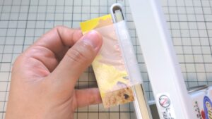 step2_03ビニールを接着して折る