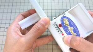 step2_08ビニールを接着して折る