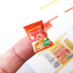 ポテトチップス1/12サイズ_指の上