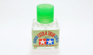 タミヤセメント（流し込みタイプ）